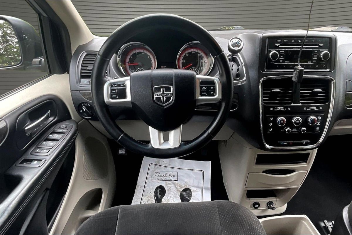 Used 2015 Dodge Grand Caravan SE w/ Quick Order Package 29E SE FWD image 8