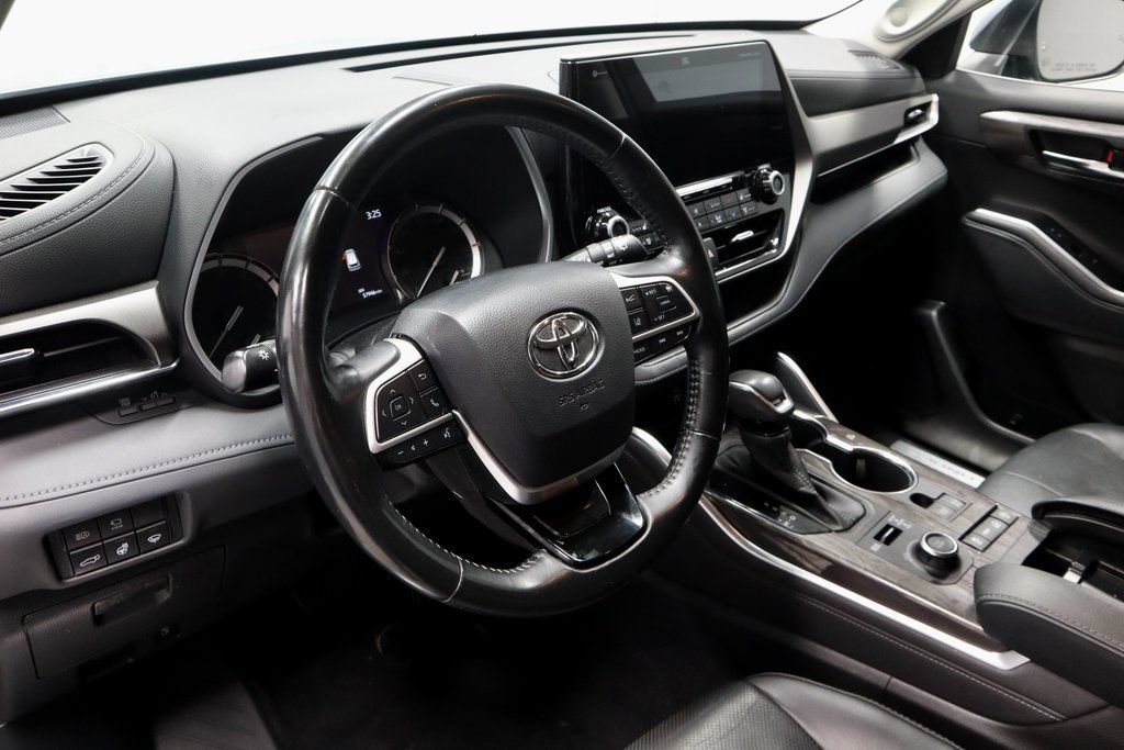 Used 2022 Toyota Highlander Limited image 28
