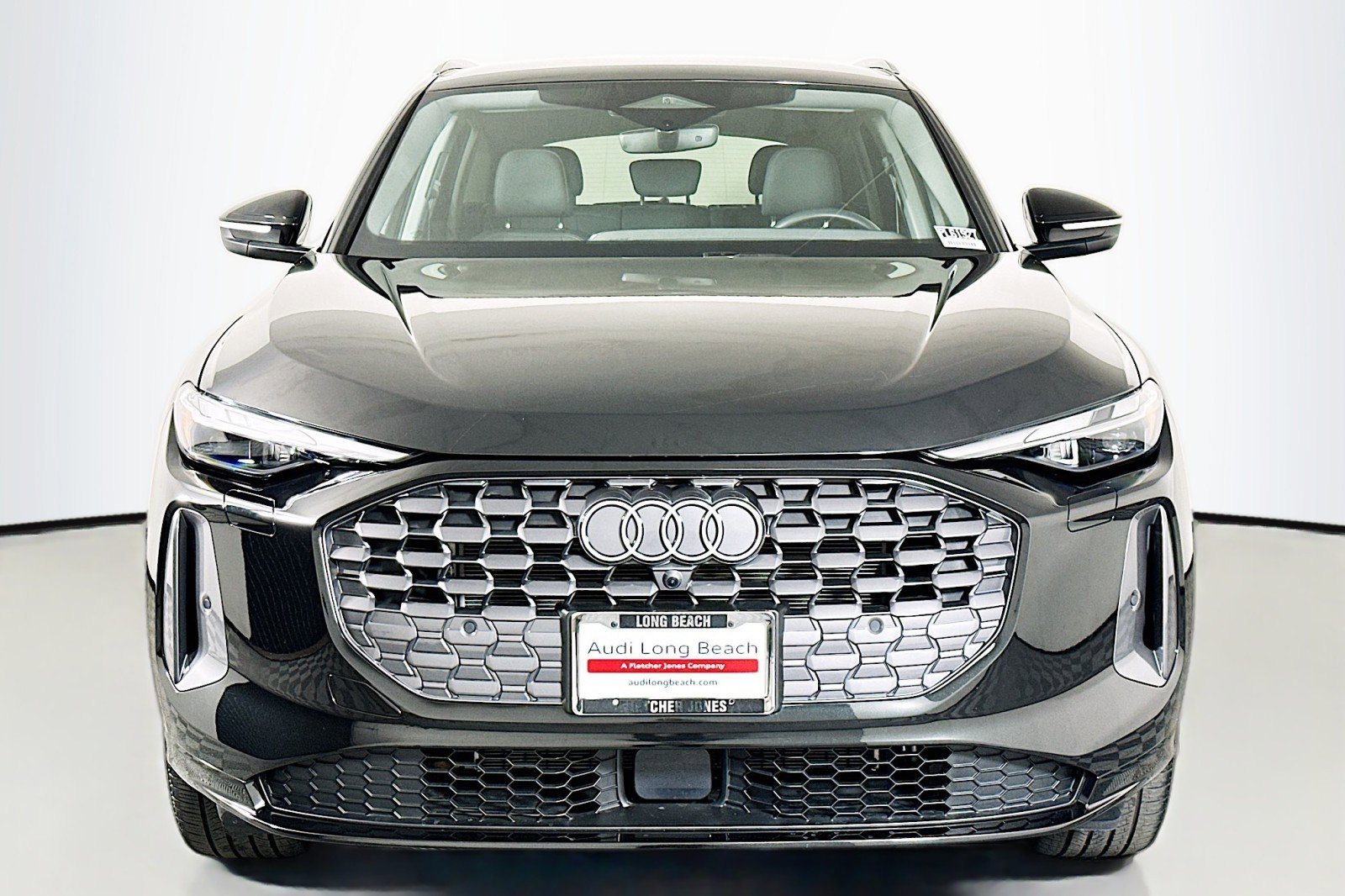 Used 2025 Audi Q5 Premium w/ Convenience Package image 2