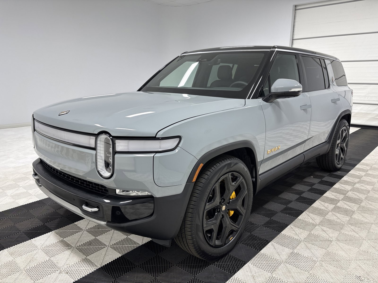 Used 2022 Rivian R1S Launch Edition