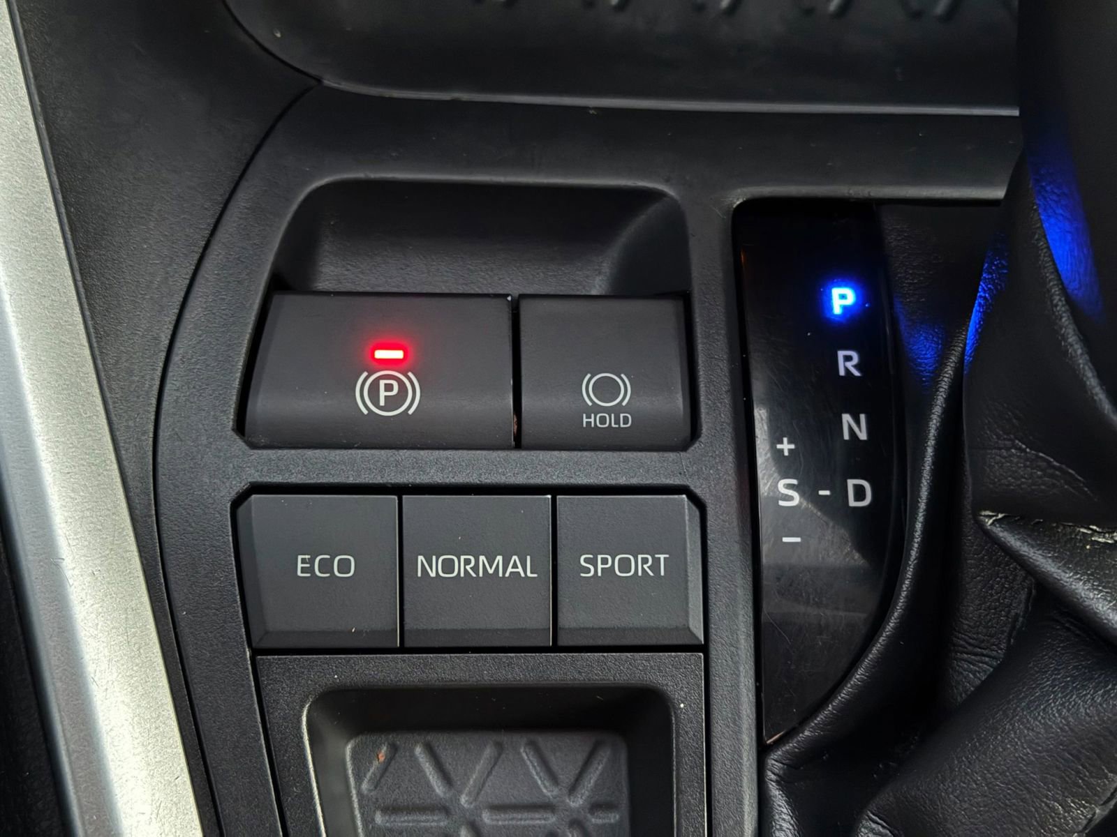 Used 2019 Toyota RAV4 XLE w/ Convenience Package FWD image 38