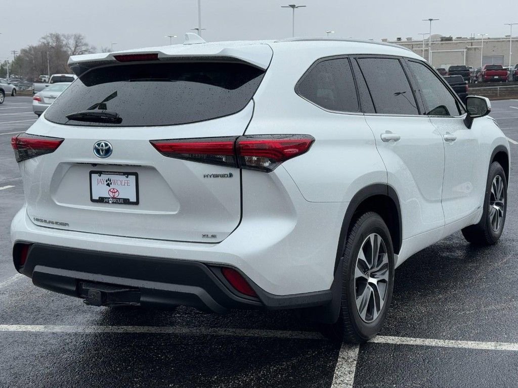 Certified 2022 Toyota Highlander XLE image 3