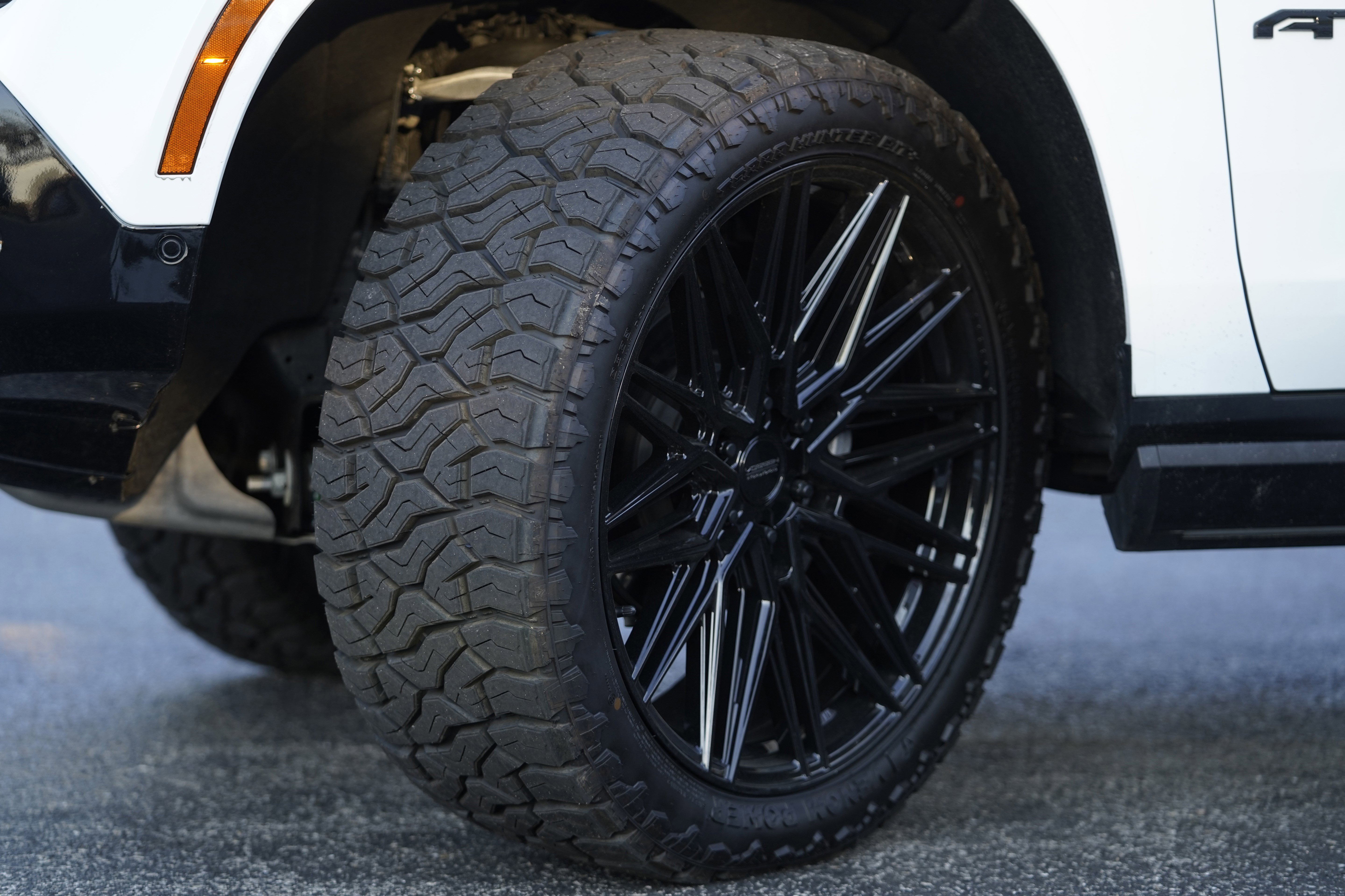 Used 2025 GMC Yukon AT4 Ultimate image 44