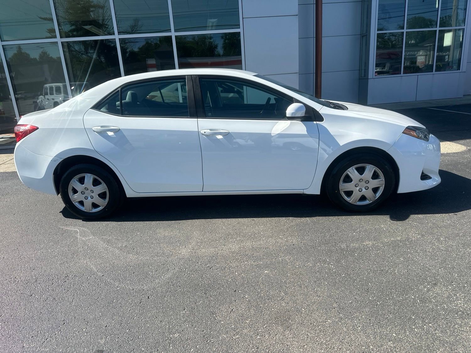 Used 2017 Toyota Corolla L FWD image 2