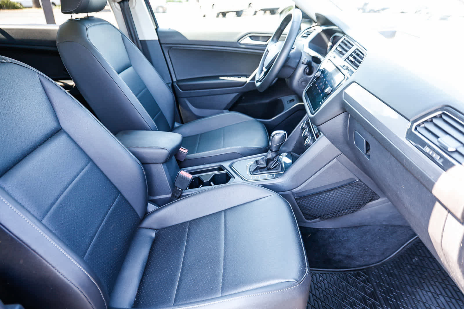 Used 2020 Volkswagen Tiguan SEL image 16