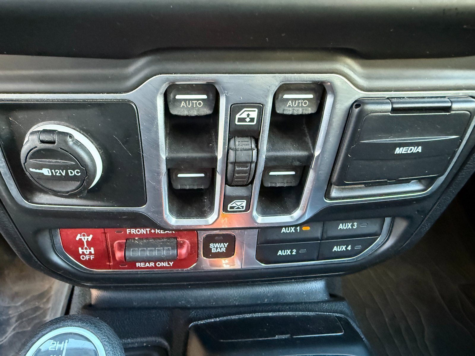 Used 2018 Jeep Wrangler Unlimited Rubicon w/ Uconnect 4C Nav & Sound Group image 14