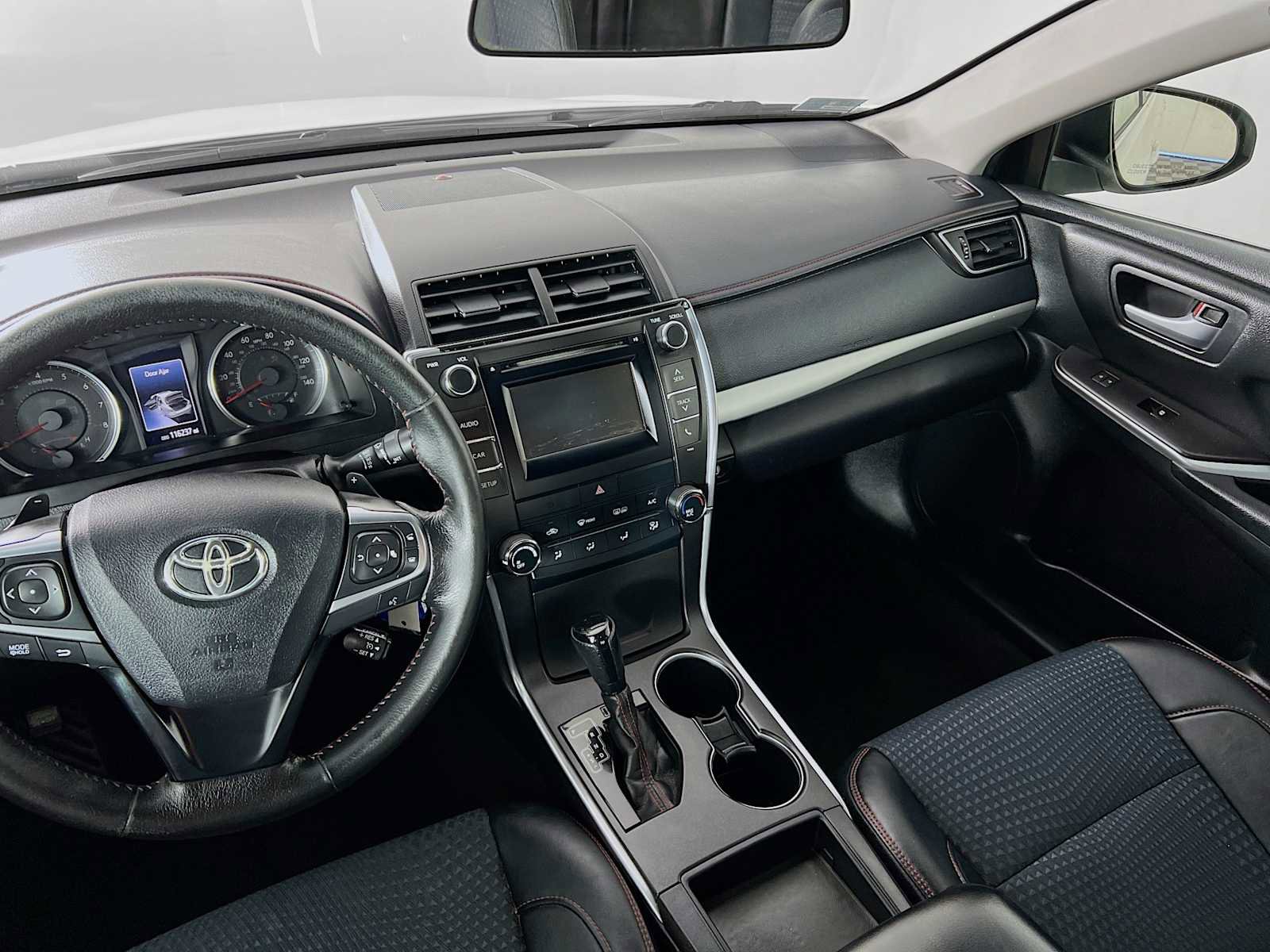 Used 2015 Toyota Camry SE image 22
