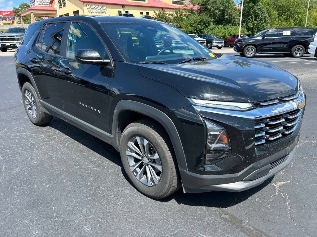 Used 2026 Chevrolet Equinox LT AWD/4WD image 3