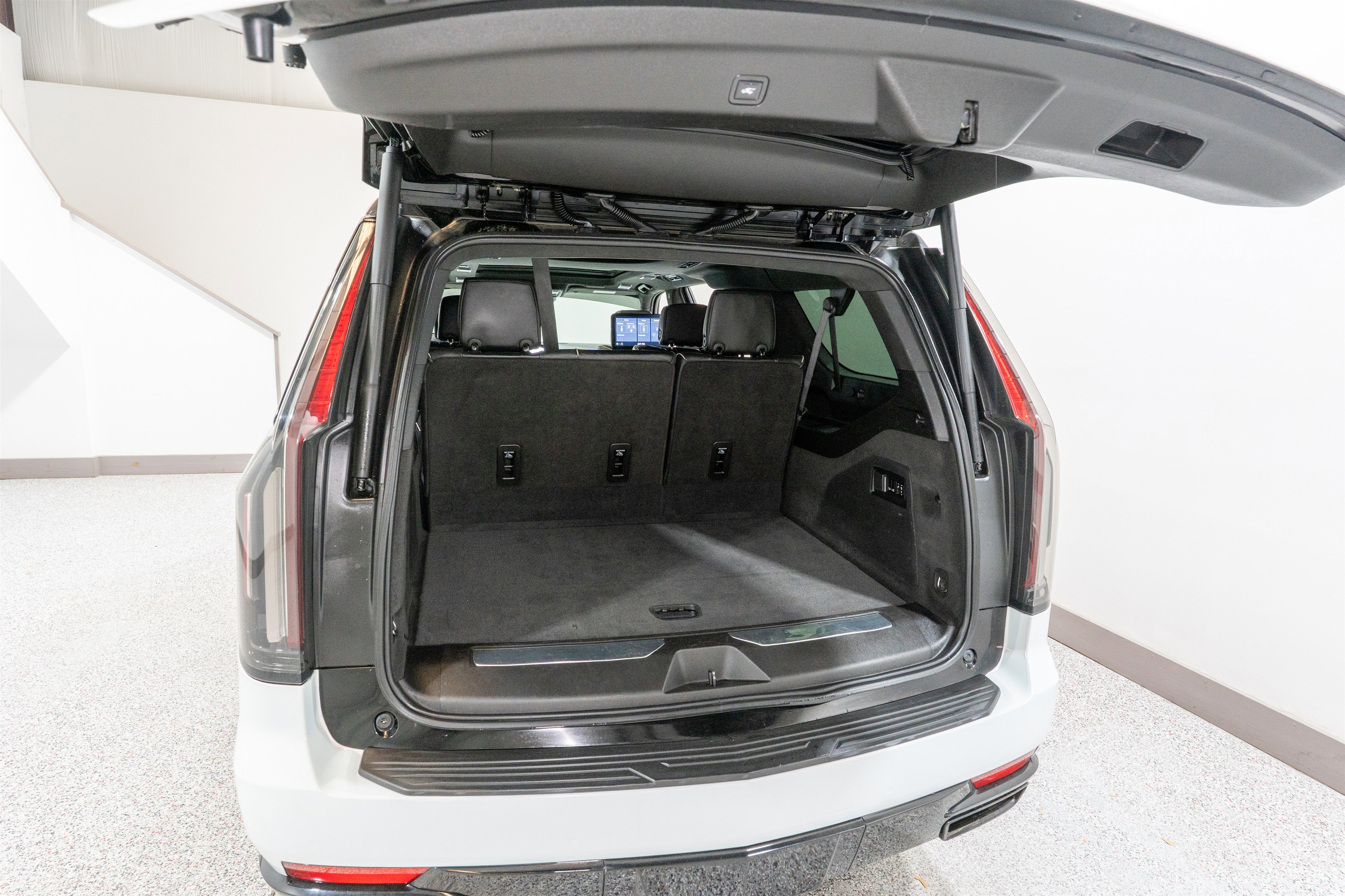 Used 2021 Cadillac Escalade ESV Sport Platinum AWD/4WD image 40