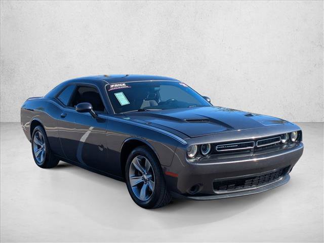 Used 2015 Dodge Challenger SXT image 3