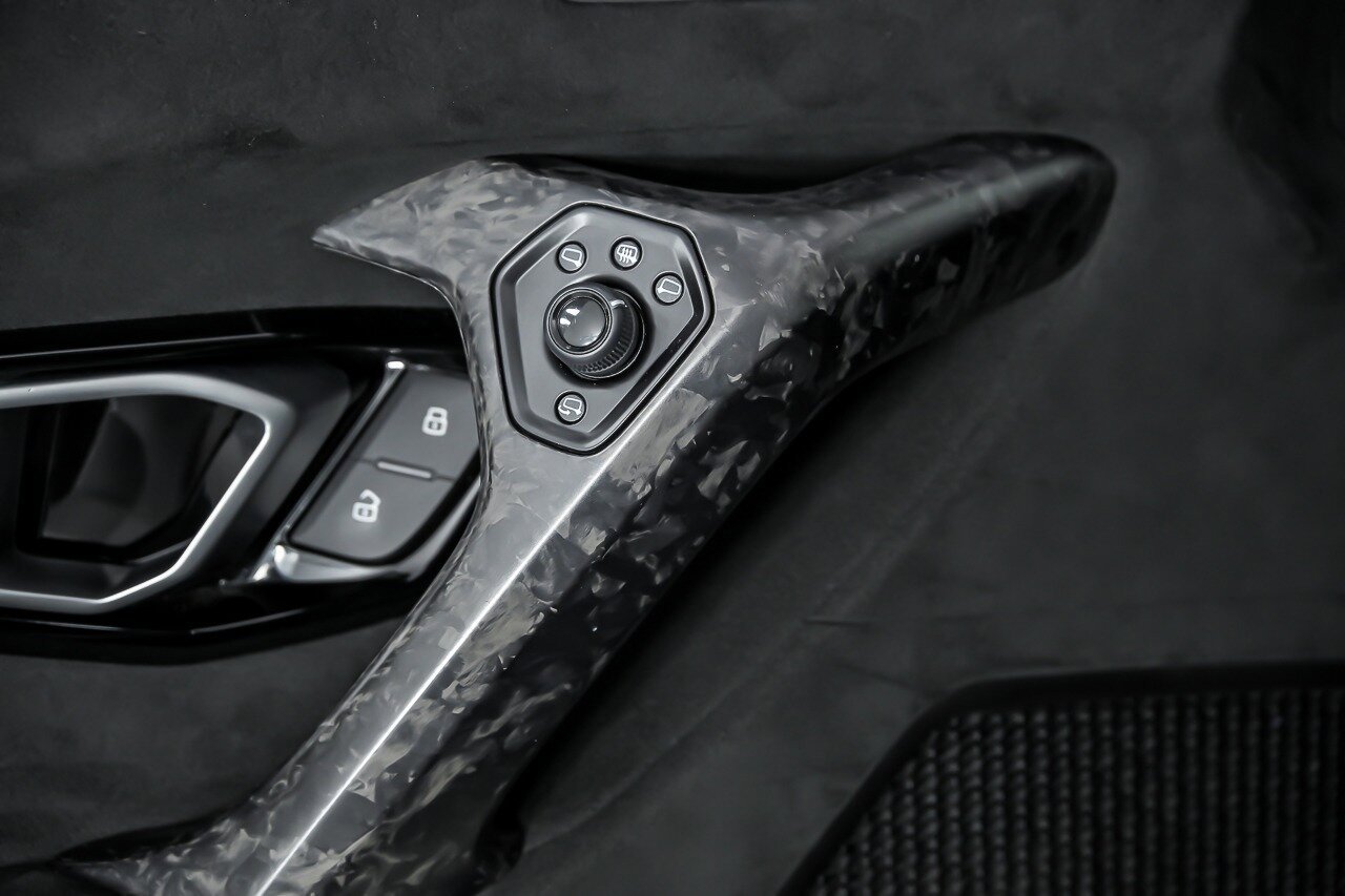 Used 2018 Lamborghini Huracan Performante AWD/4WD image 24