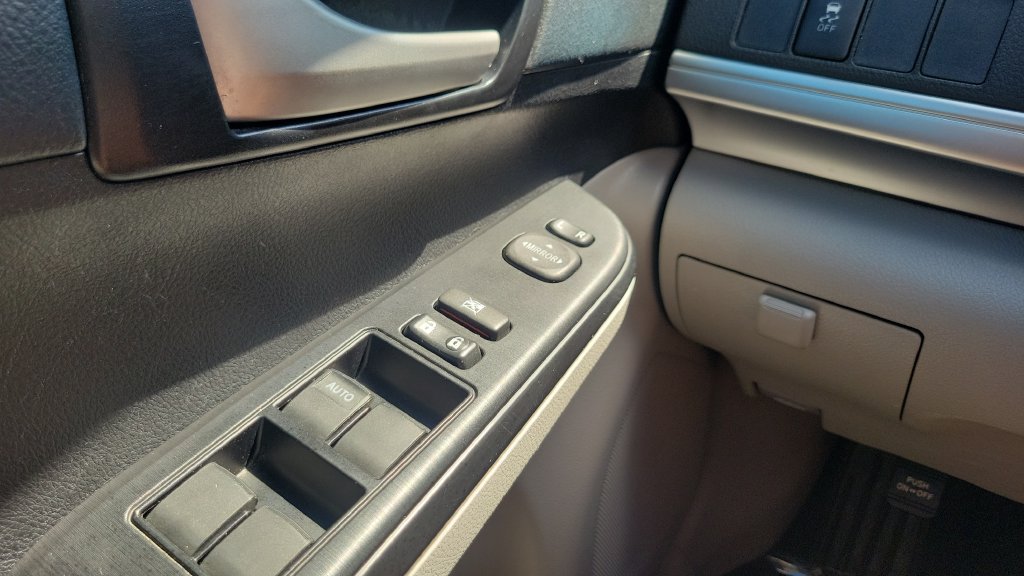 Used 2013 Toyota Camry LE FWD image 19