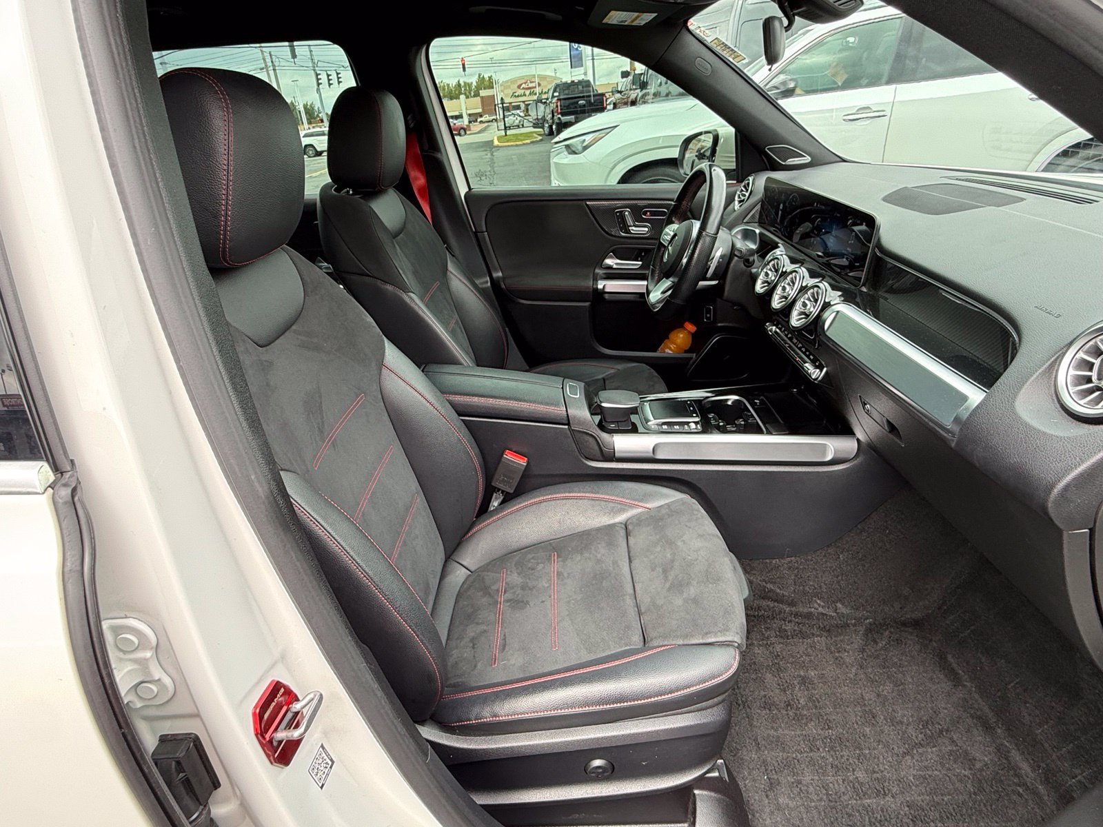 Used 2021 Mercedes-Benz GLB 35 AMG 4MATIC image 19