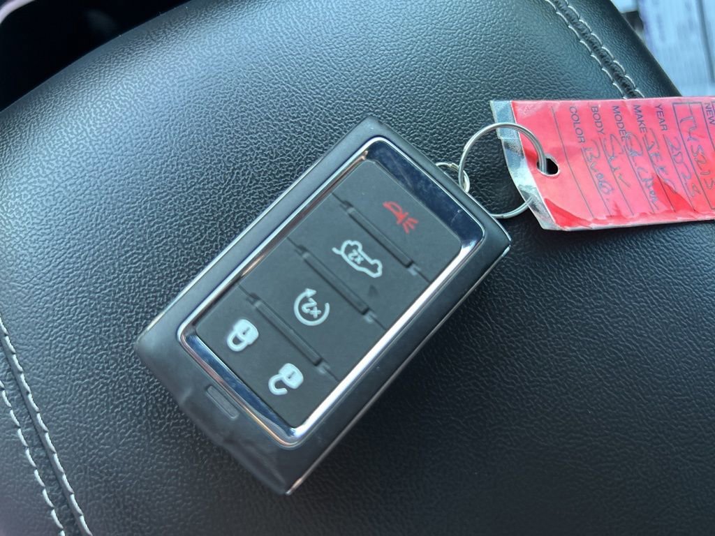 Used 2025 Jeep Grand Cherokee L Limited w/ Black Appearance Package image 27