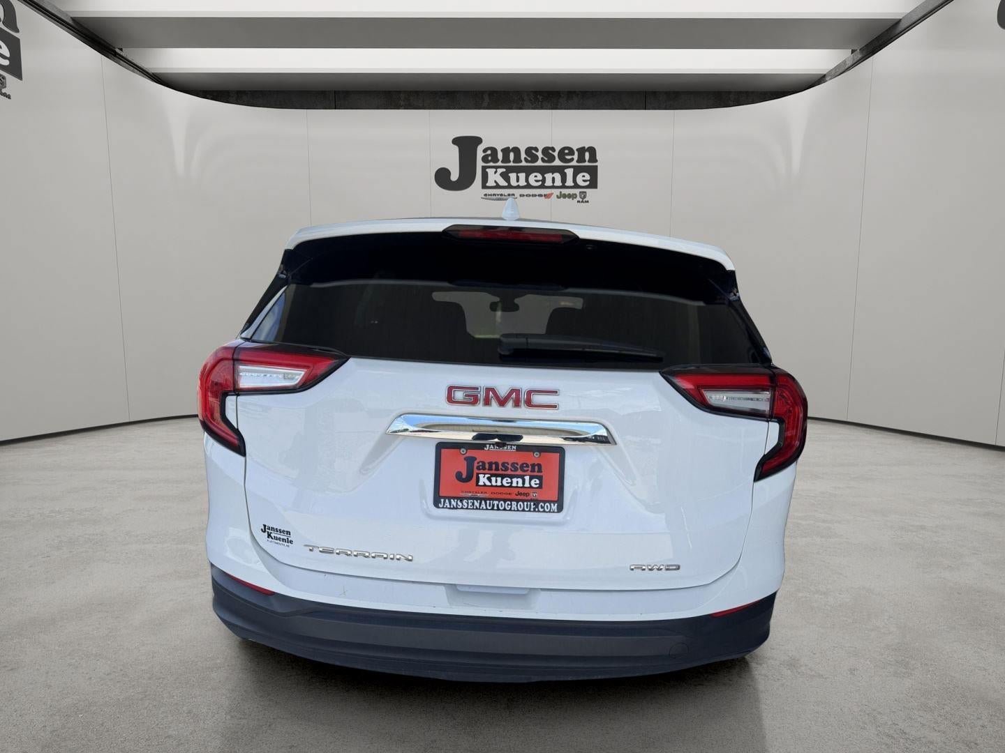 Used 2024 GMC Terrain SLE AWD/4WD image 2