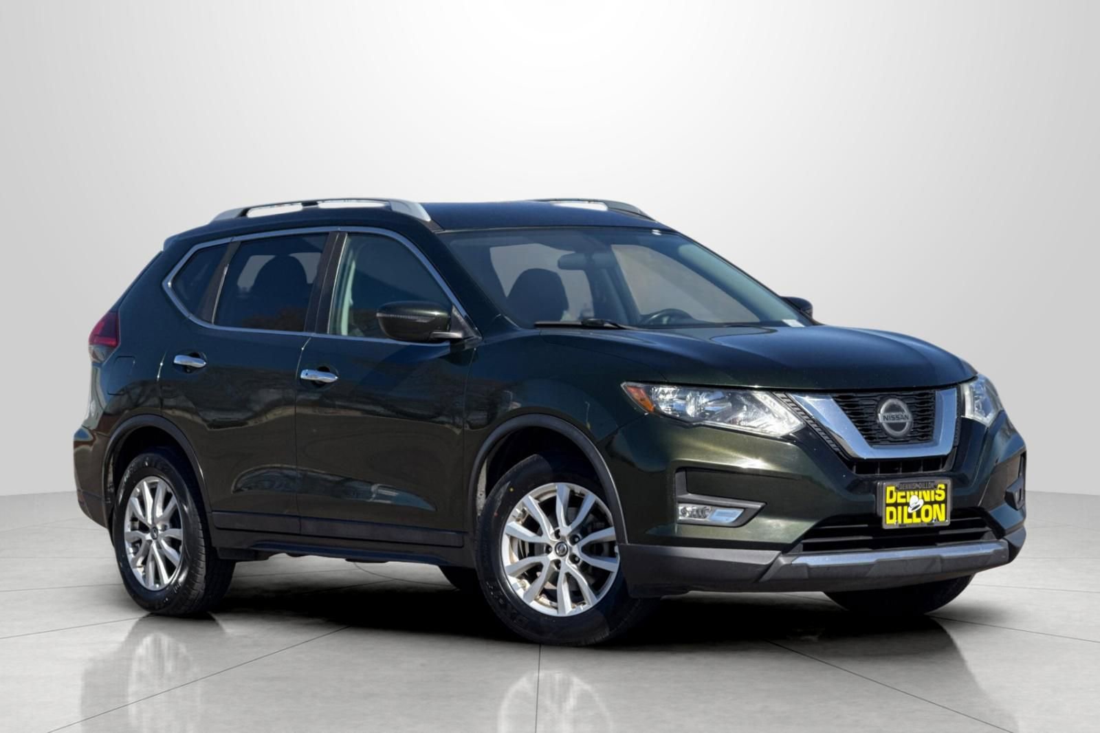 Used 2018 Nissan Rogue SV image 1