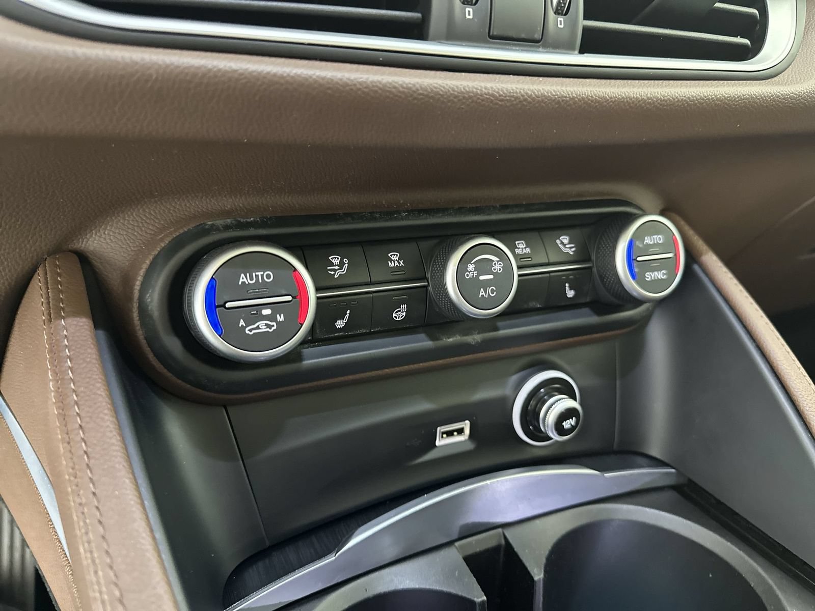 Used 2020 Alfa Romeo Stelvio AWD w/ Cold Weather Package image 19