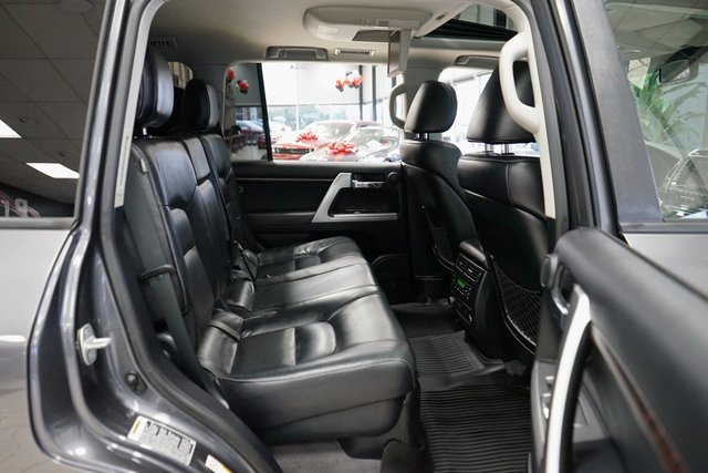 Used 2013 Toyota Land Cruiser image 15