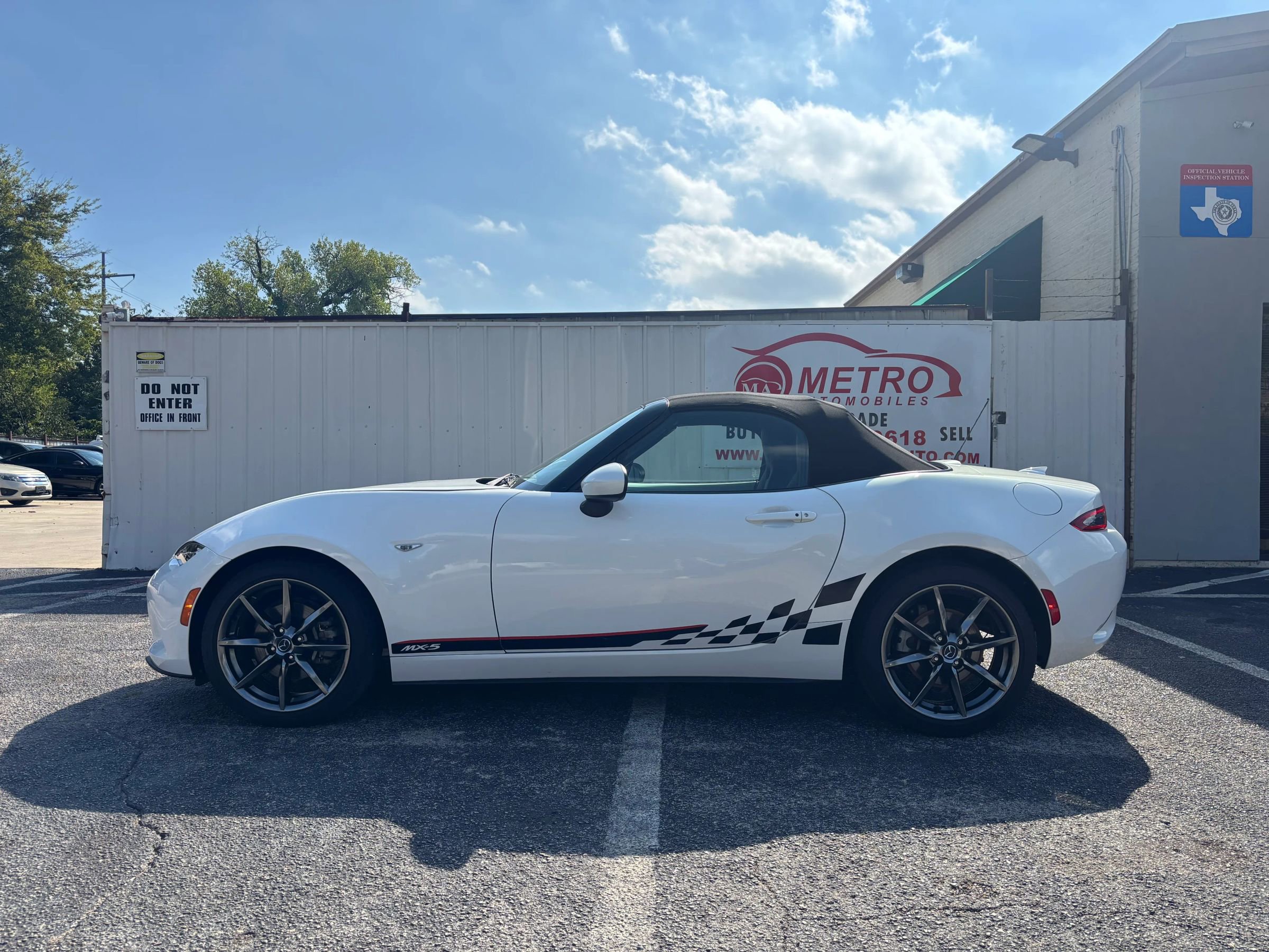 Used 2017 MAZDA MX-5 Miata Grand Touring image 2