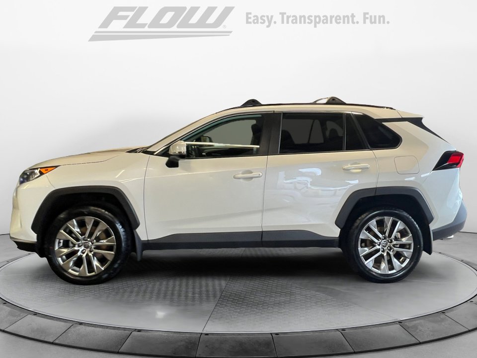 Used 2021 Toyota RAV4 XLE Premium image 5