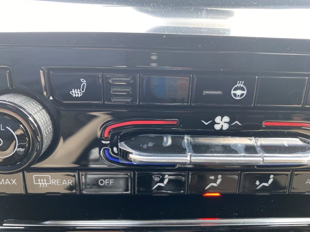 New 2025 Jeep Grand Cherokee Limited w/ Black Appearance Package image 38