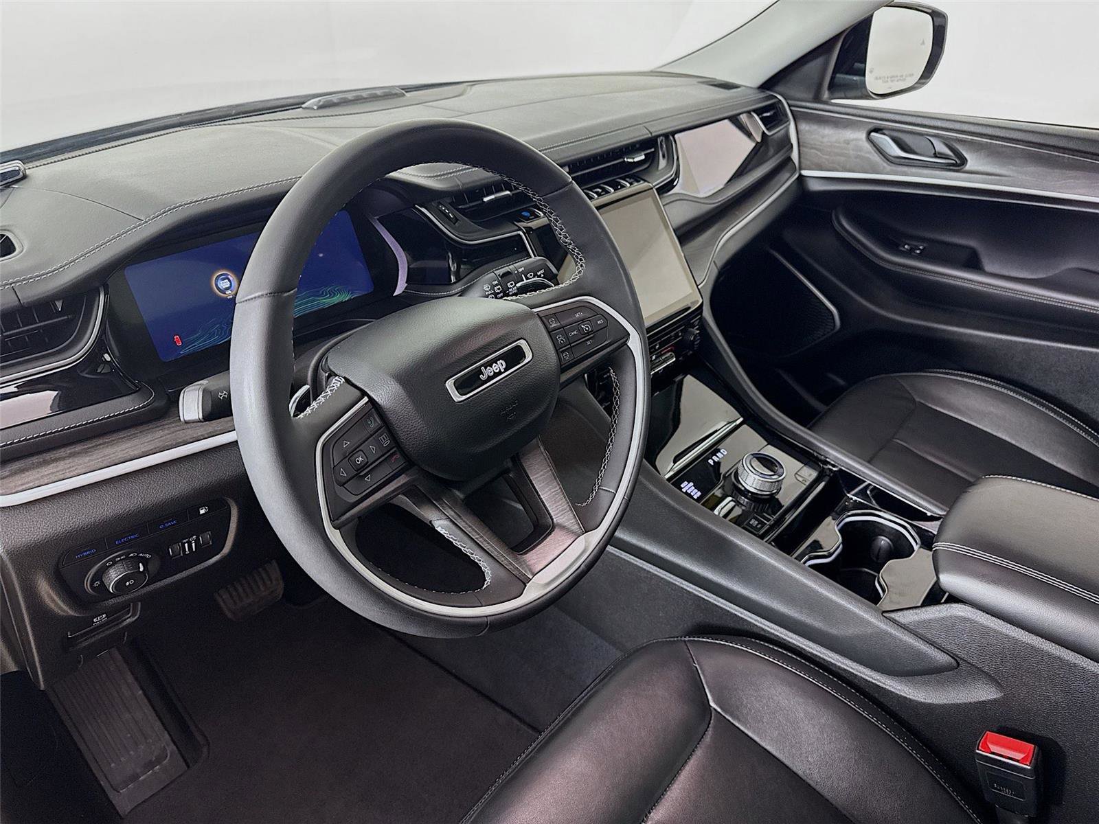 Used 2022 Jeep Grand Cherokee Limited 4xe image 25