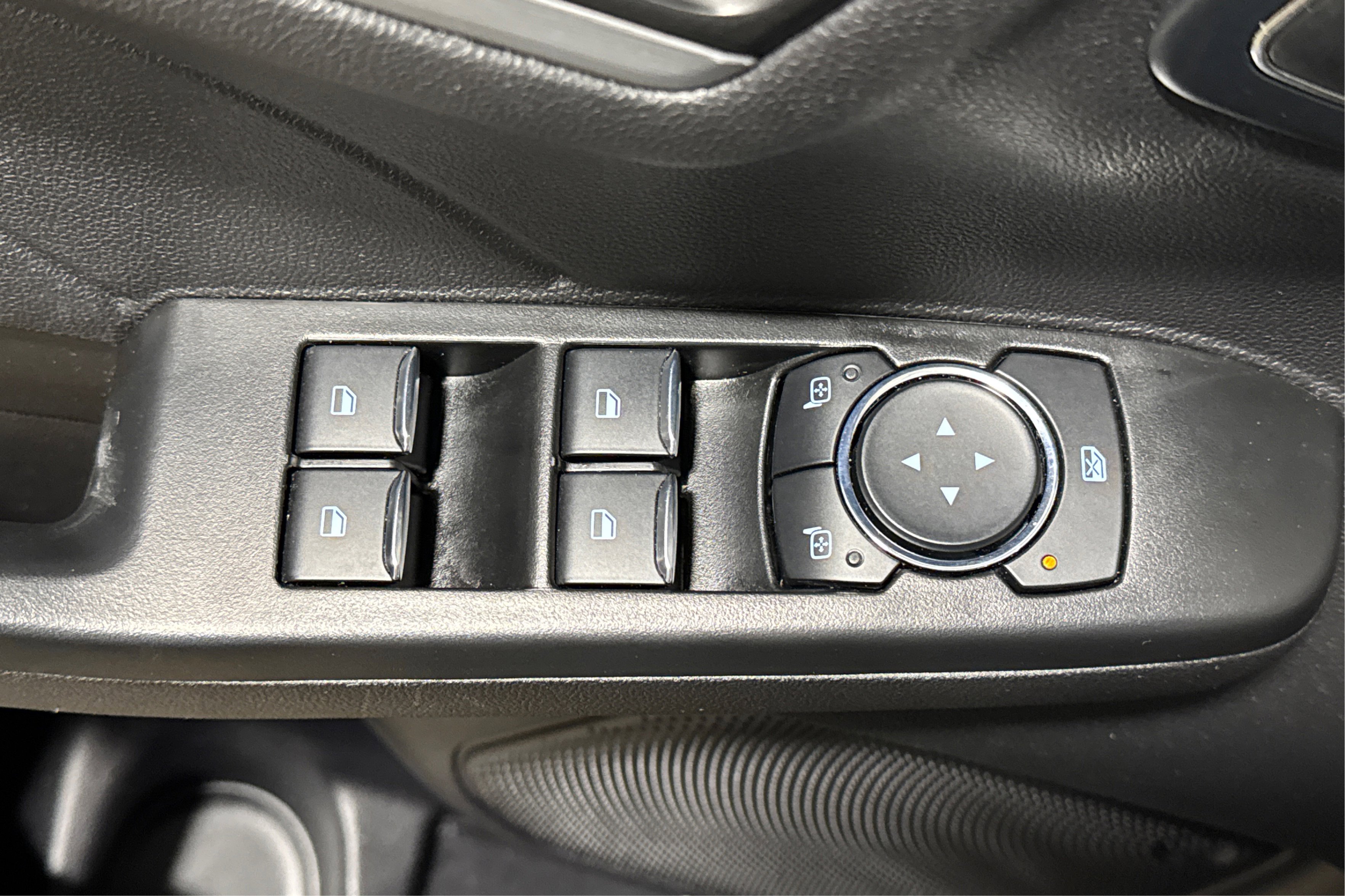 Used 2025 Ford Escape Platinum AWD/4WD image 17