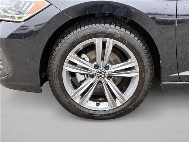 Used 2024 Volkswagen Jetta SE image 9