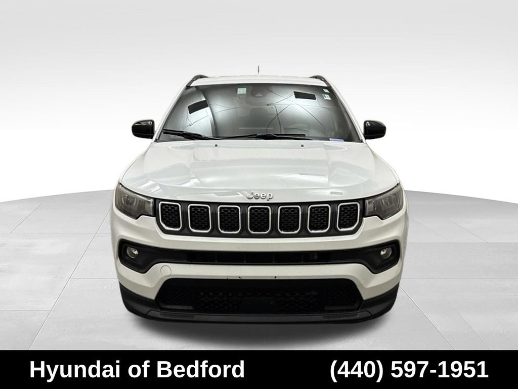 Used 2024 Jeep Compass Latitude AWD/4WD image 2