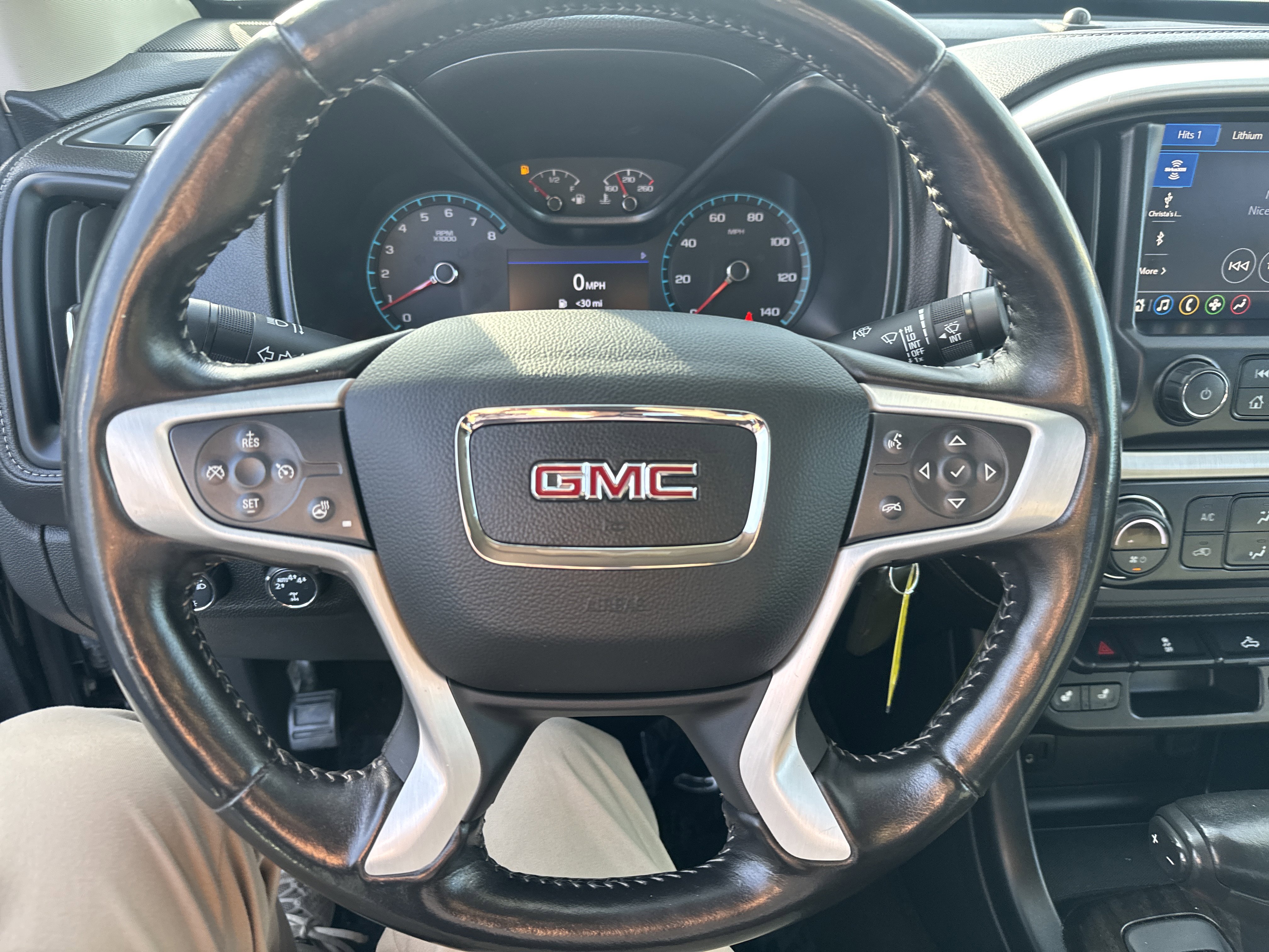 Used 2020 GMC Canyon SLE w/ Elevation Edition image 17