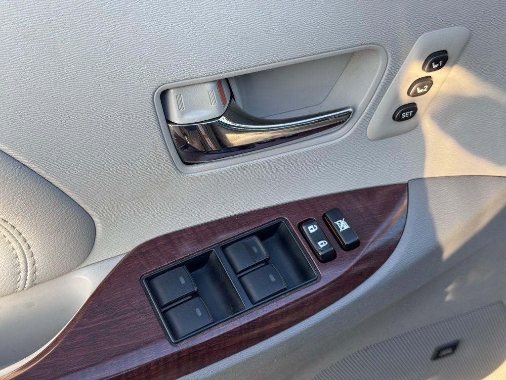 Used 2012 Toyota Sienna Limited w/ Premium Pkg image 21