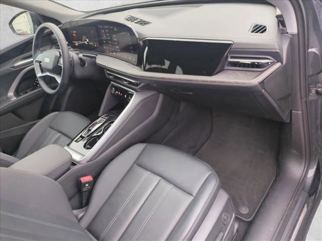 Used 2025 Audi Q5 Premium w/ Convenience Package image 30