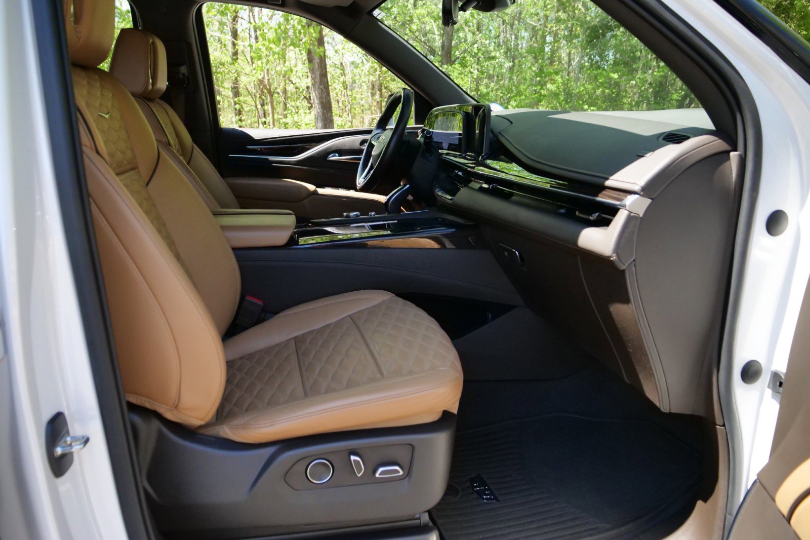 Used 2021 Cadillac Escalade Sport w/ Driver Assist Tech Package image 44