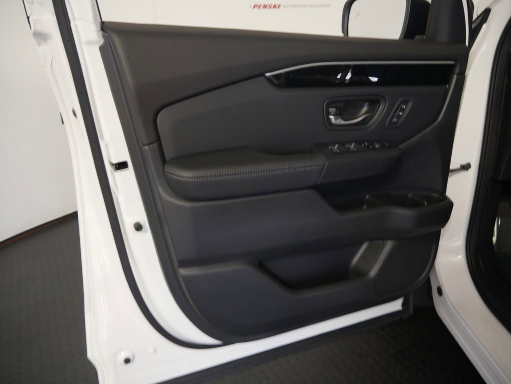 Certified 2024 Honda Pilot Touring image 14