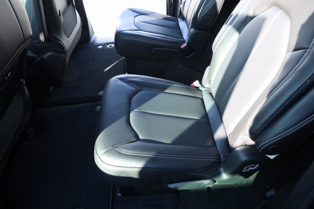 New 2026 Chrysler Pacifica Select w/ S Appearance Package FWD image 11