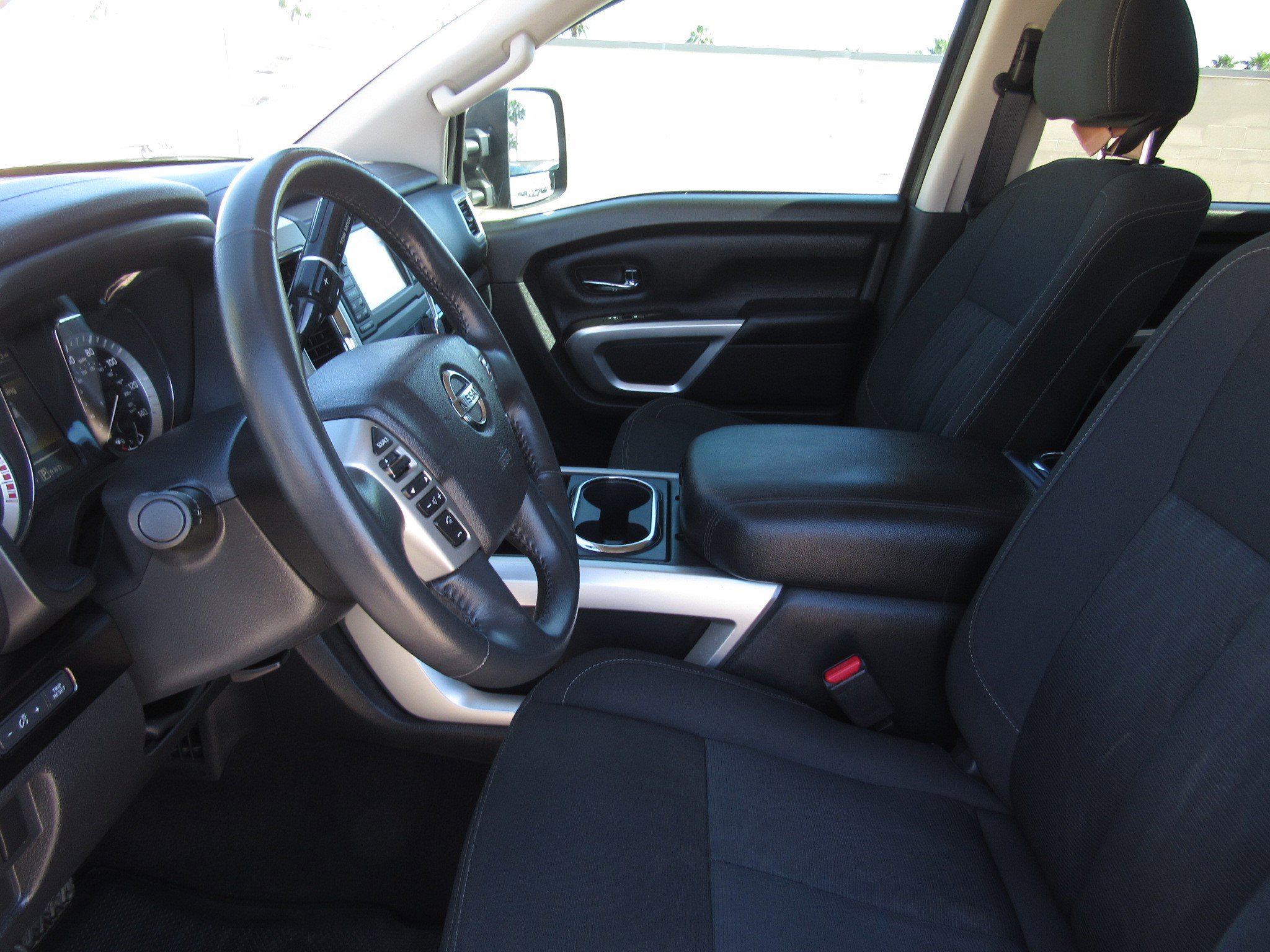 Used 2017 Nissan Titan SV image 14