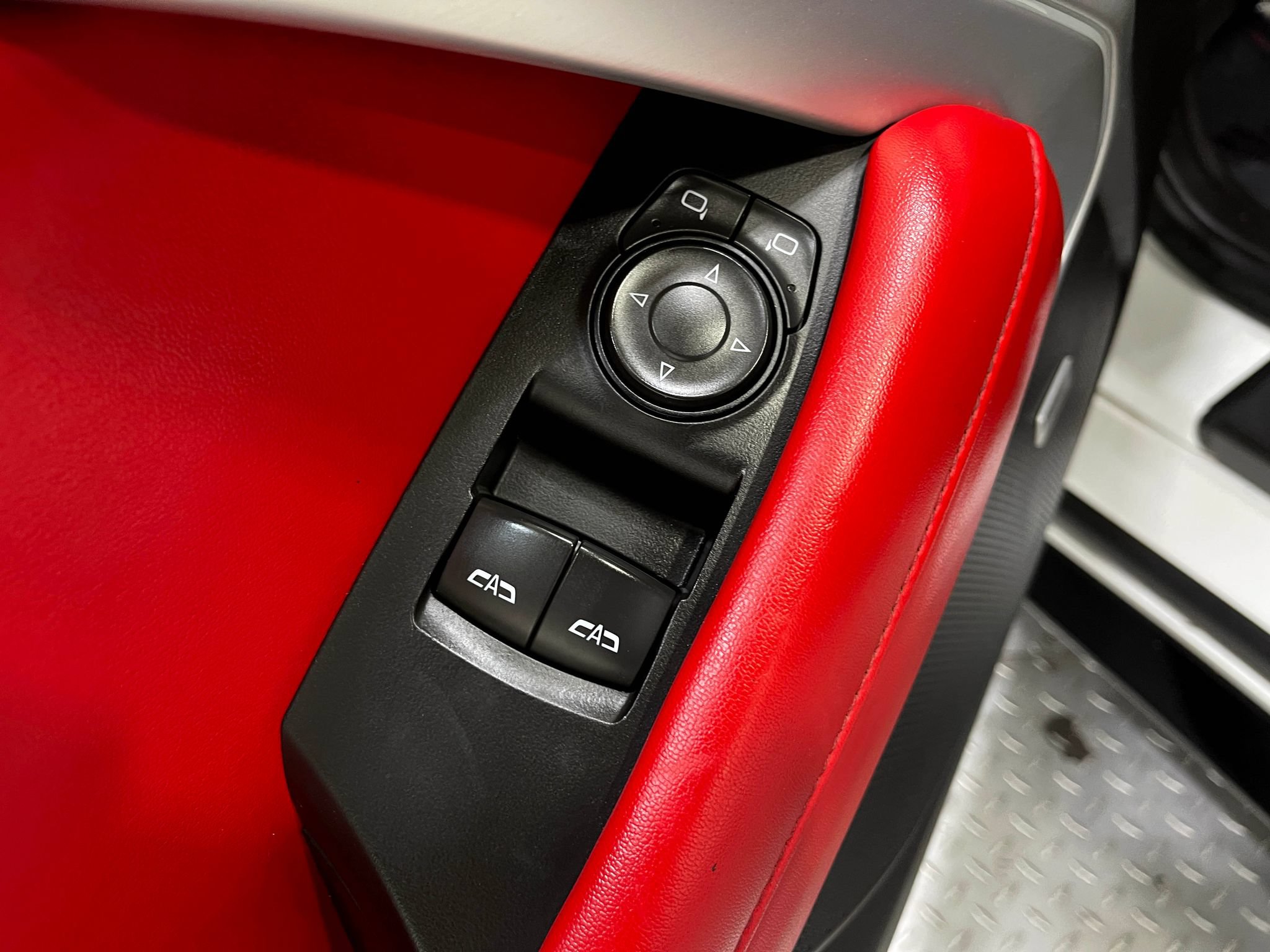 Used 2018 Chevrolet Camaro SS RWD image 15