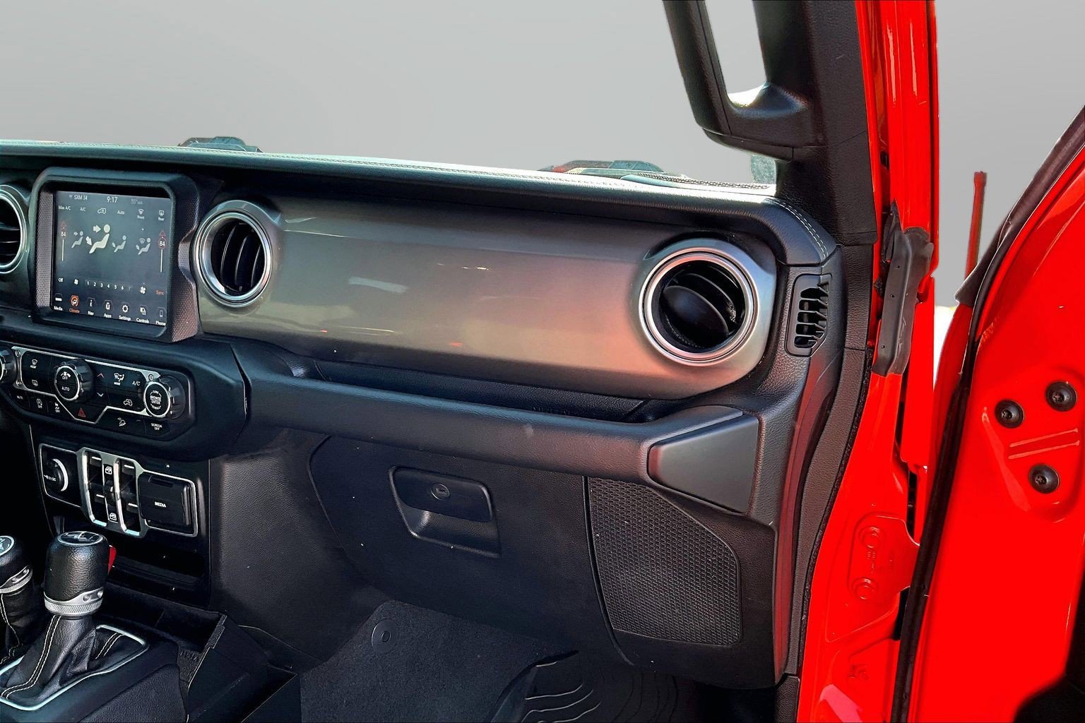 Used 2020 Jeep Wrangler Unlimited Sahara w/ Uconnect 4C Nav & Sound Group AWD/4WD image 21