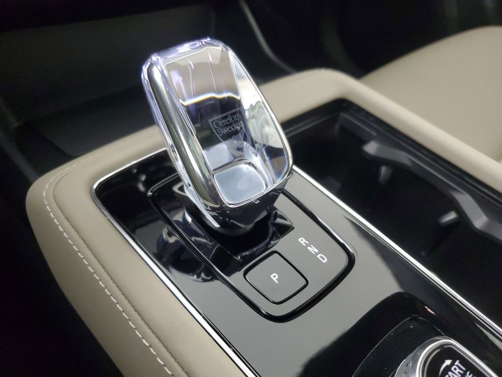 Certified 2025 Volvo XC90 B5 Core w/ Climate Package image 34