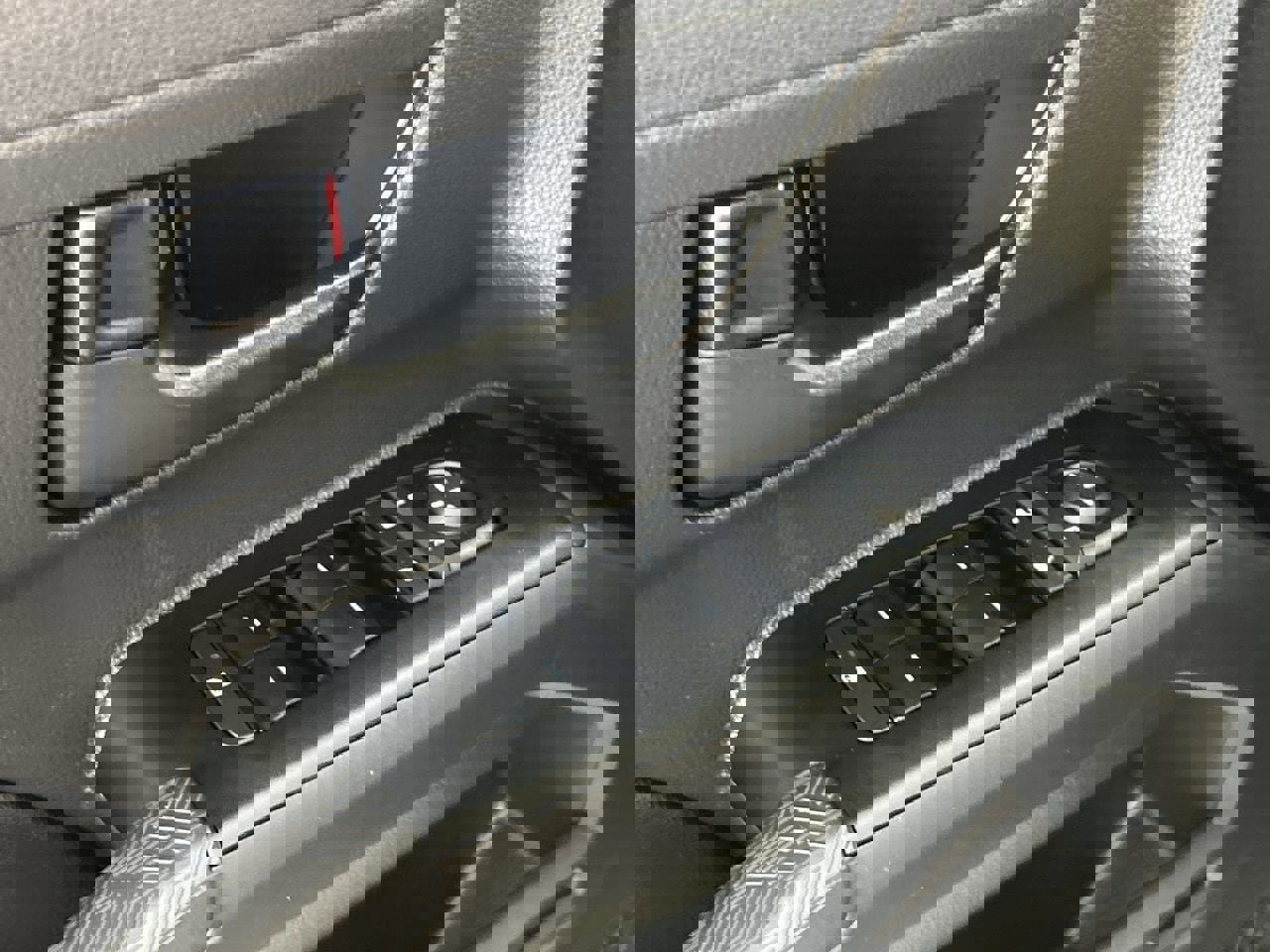 Used 2025 Toyota Tacoma SR image 18