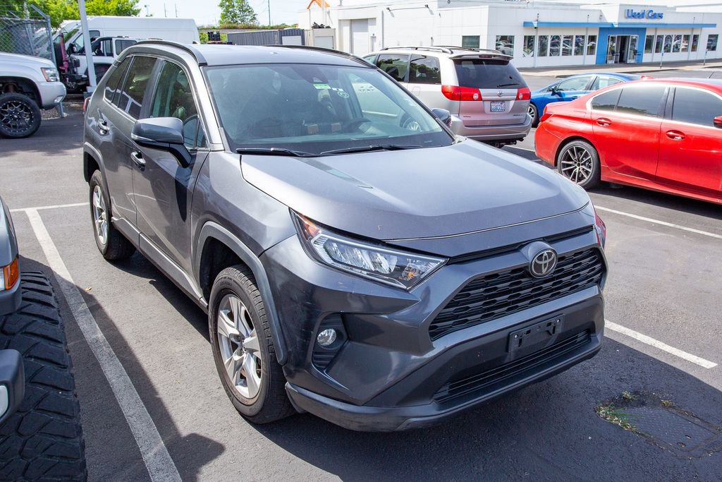 Used 2020 Toyota RAV4 XLE AWD/4WD image 3