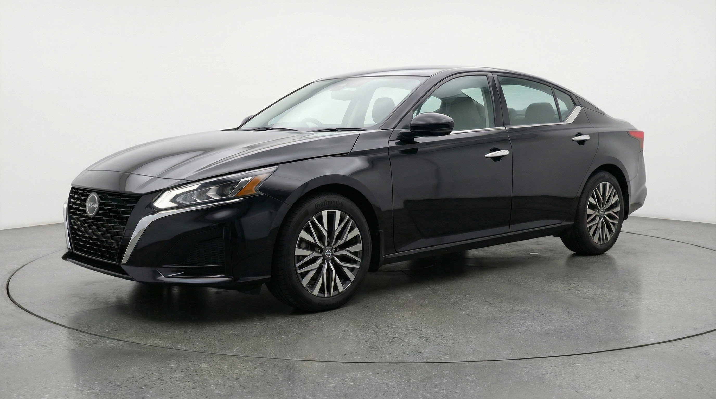 Used 2025 Nissan Altima 2.5 SV image 3