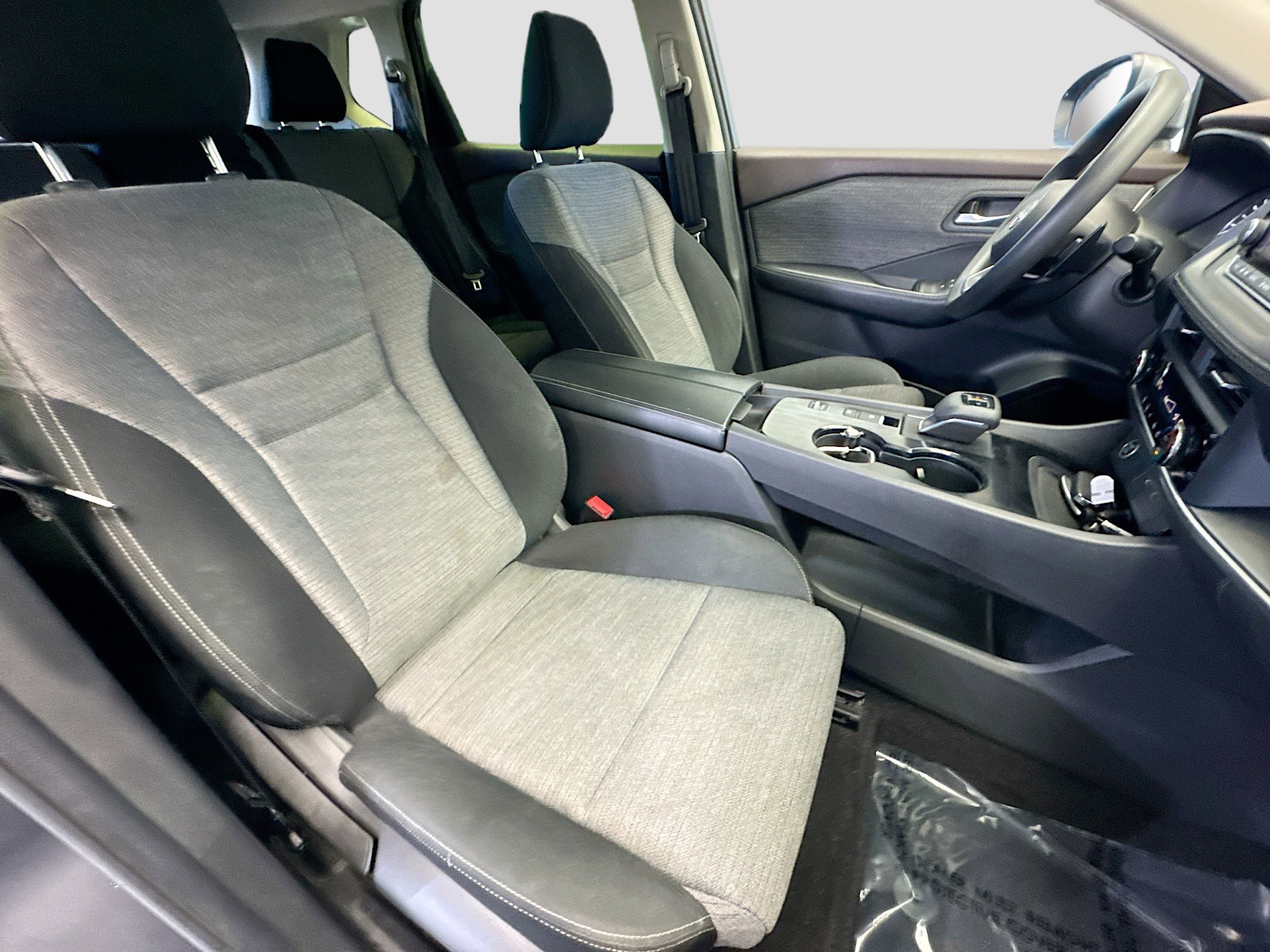 Used 2023 Nissan Rogue SV image 15