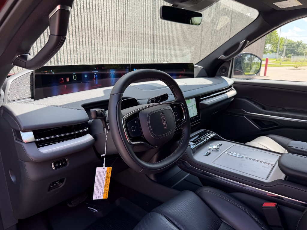 New 2027 Lincoln Navigator Reserve w/ Jet Appearance Package AWD/4WD image 11