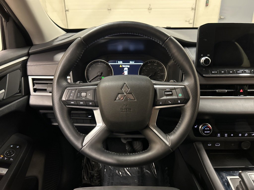 Used 2024 Mitsubishi Outlander SE image 18