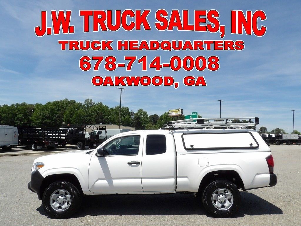 Used 2022 Toyota Tacoma SR RWD image 2