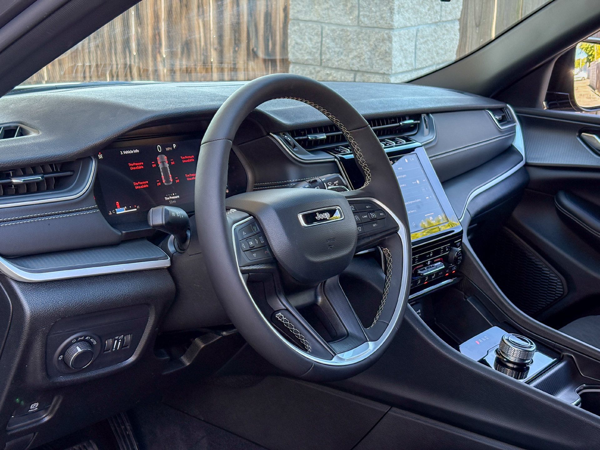 Used 2025 Jeep Grand Cherokee Altitude AWD/4WD image 11