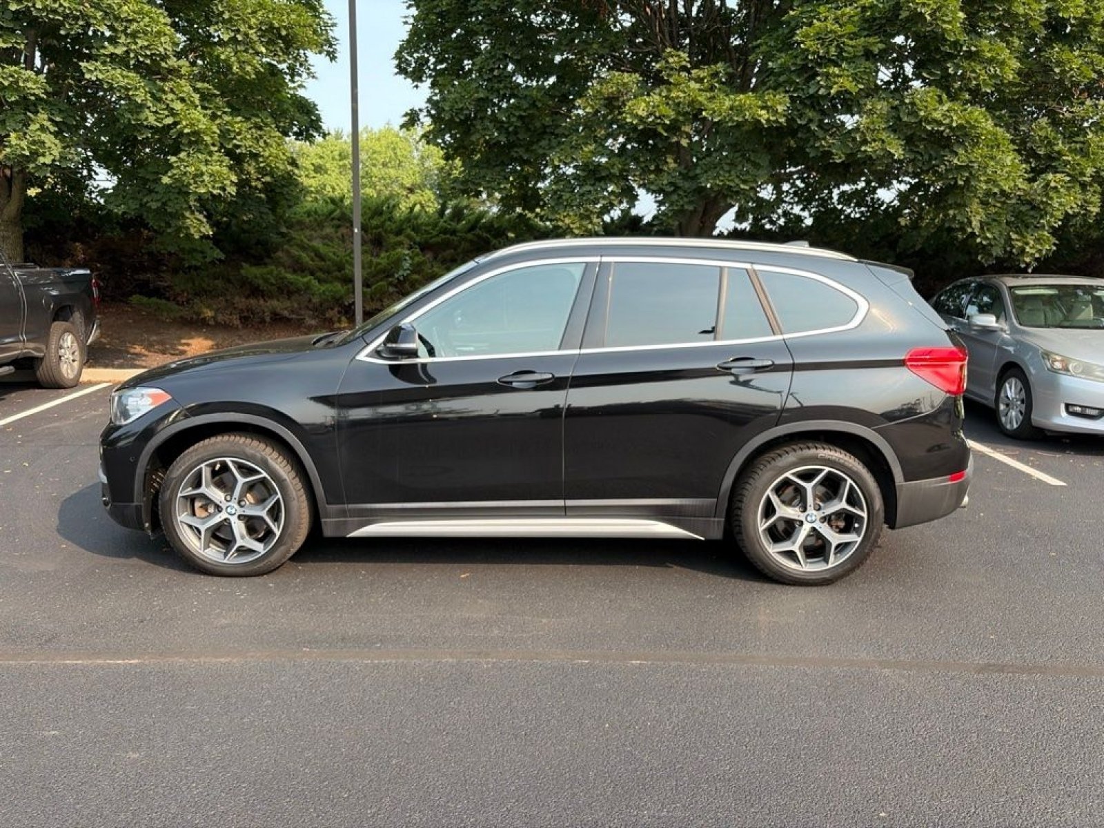 Used 2018 BMW X1 xDrive28i w/ Convenience Package AWD/4WD image 9