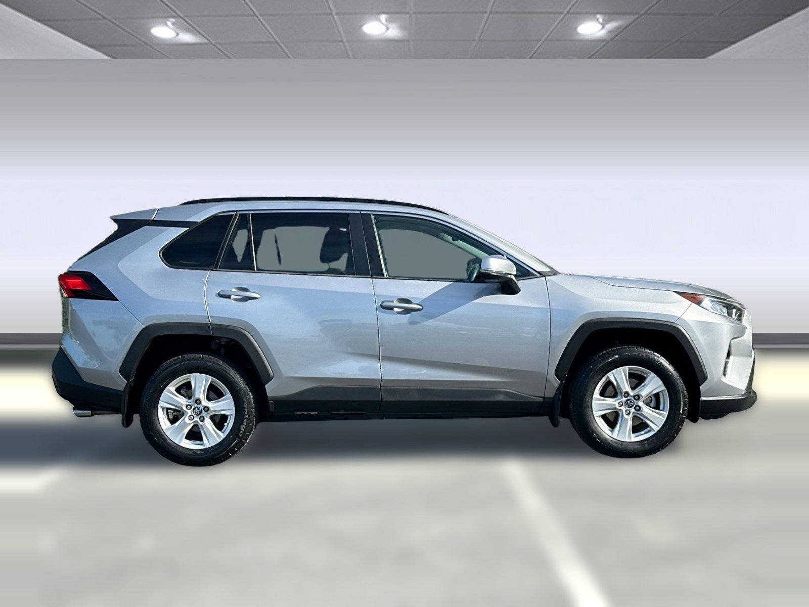 Used 2019 Toyota RAV4 XLE w/ Carpet Mat Package image 8