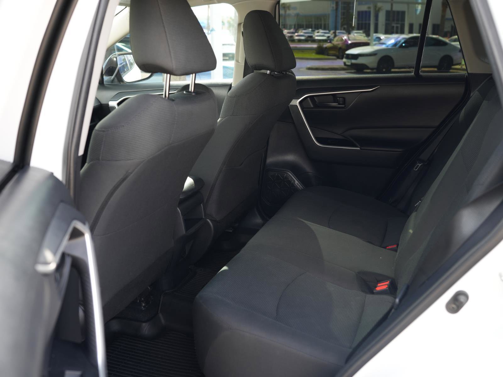 Used 2021 Toyota RAV4 LE image 18